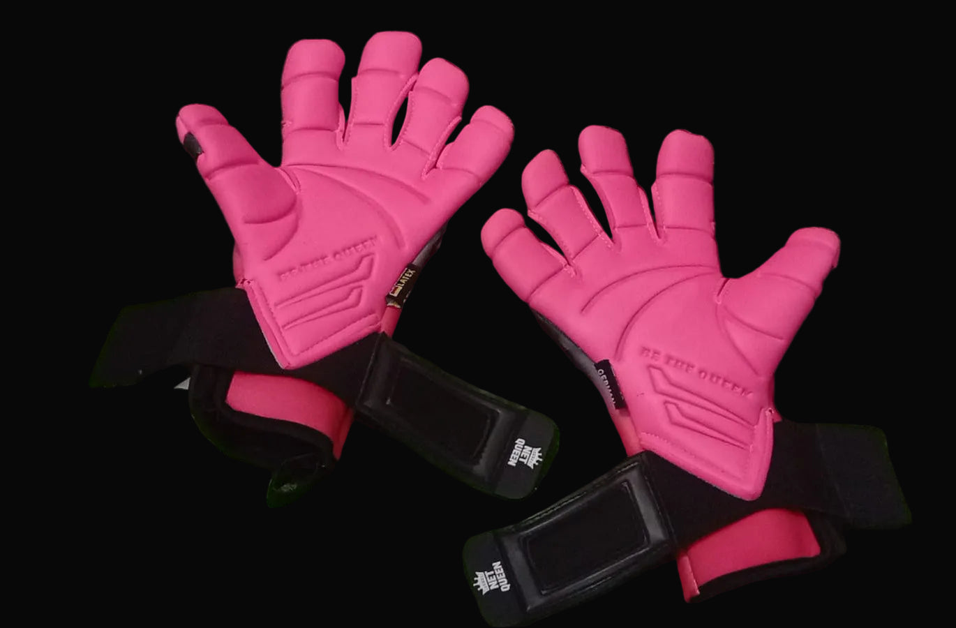 NetQueen Queen of Hearts Pro – Black/Pink - Embossed German Contact Latex